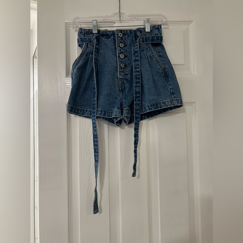 Abercrombie and Fitch Natural Rise Jean Short - Jean Belt